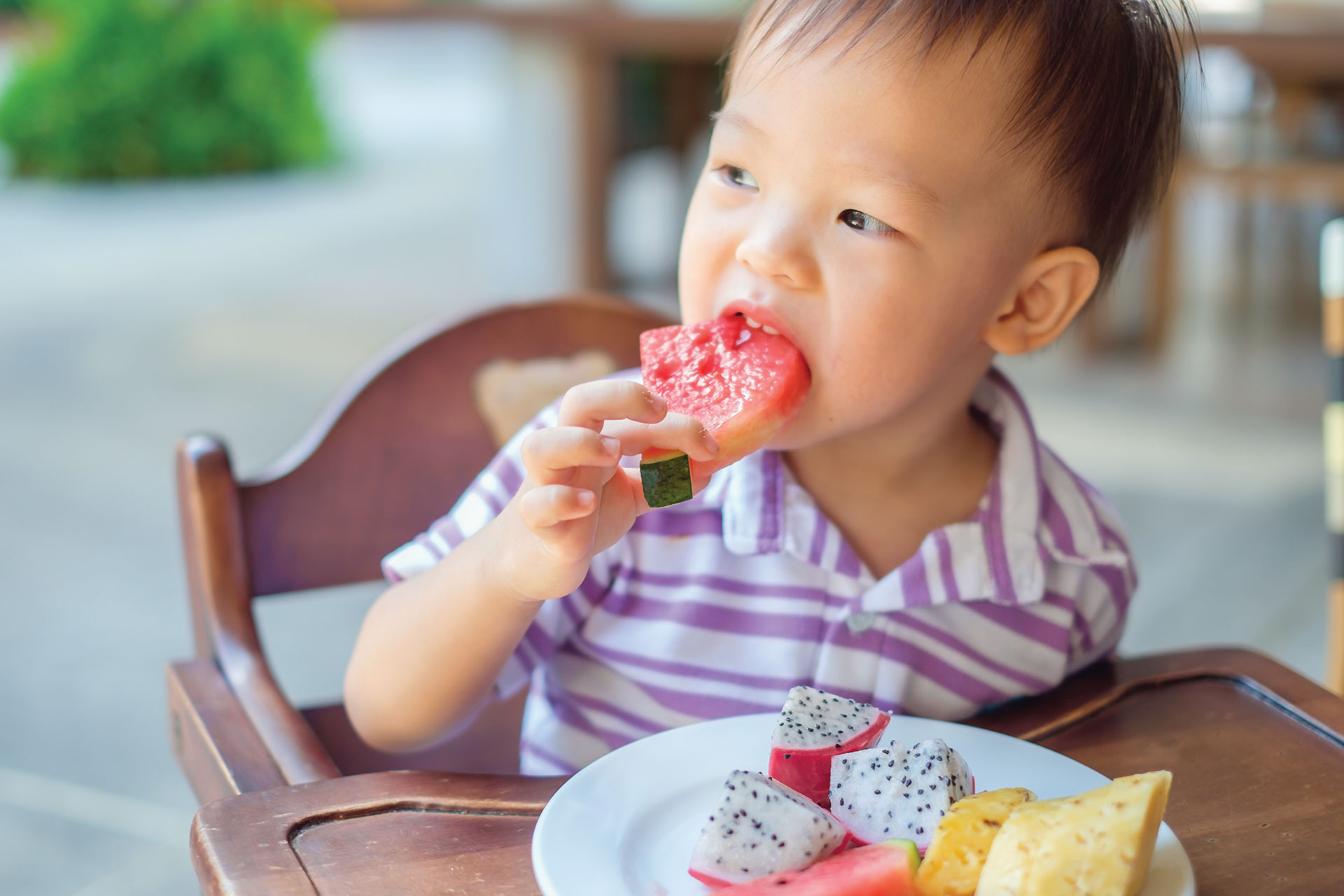 Siete formas de presentarle nuevos alimentos a tu hijo de edad prescolar