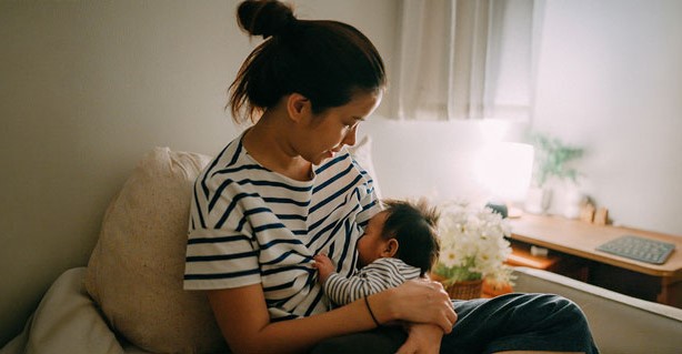 Cómo saber si su bebé está consumiendo leche materna en cantidades suficientes