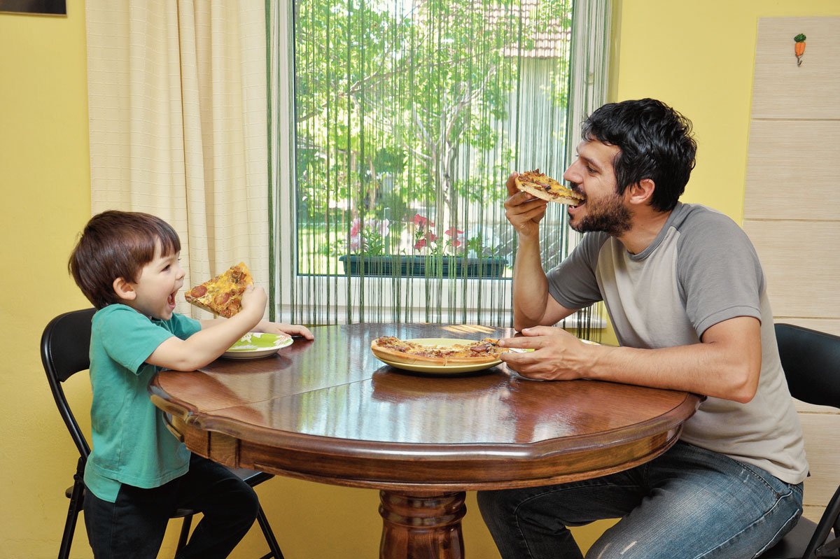 dad-son-pizza